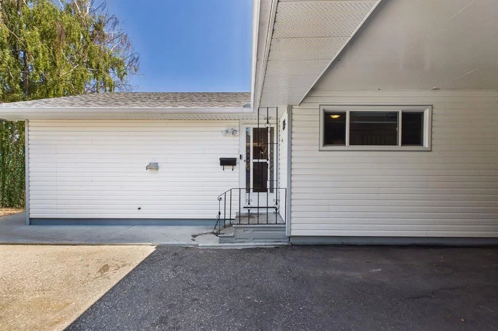 83 Westover Drive SW, Calgary — photo 4 of 38