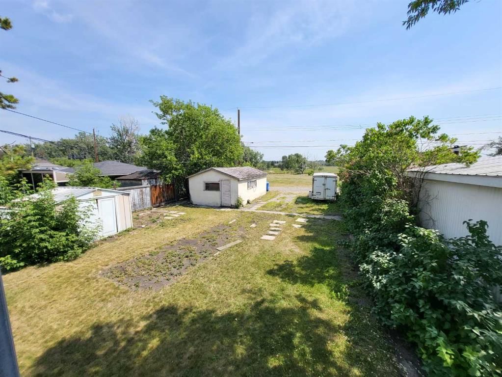 2522 17 Street SE, Calgary — photo 4 of 13