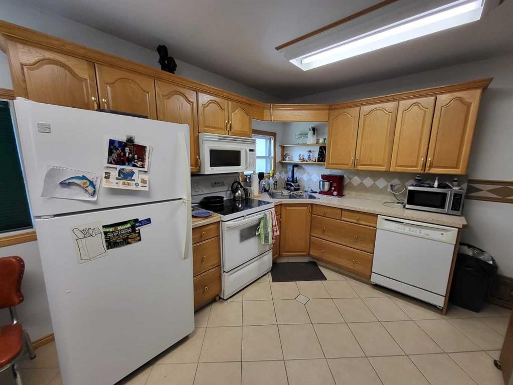 2522 17 Street SE, Calgary — photo 5 of 13