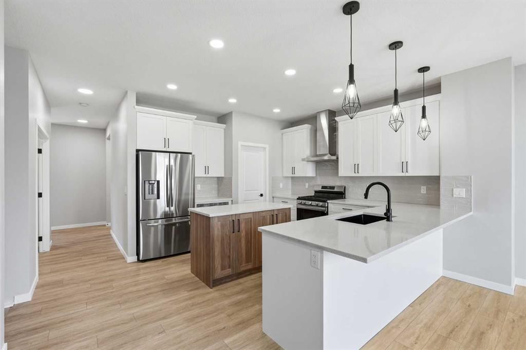 118 Magnolia Terrace SE, Calgary — photo 4 of 47