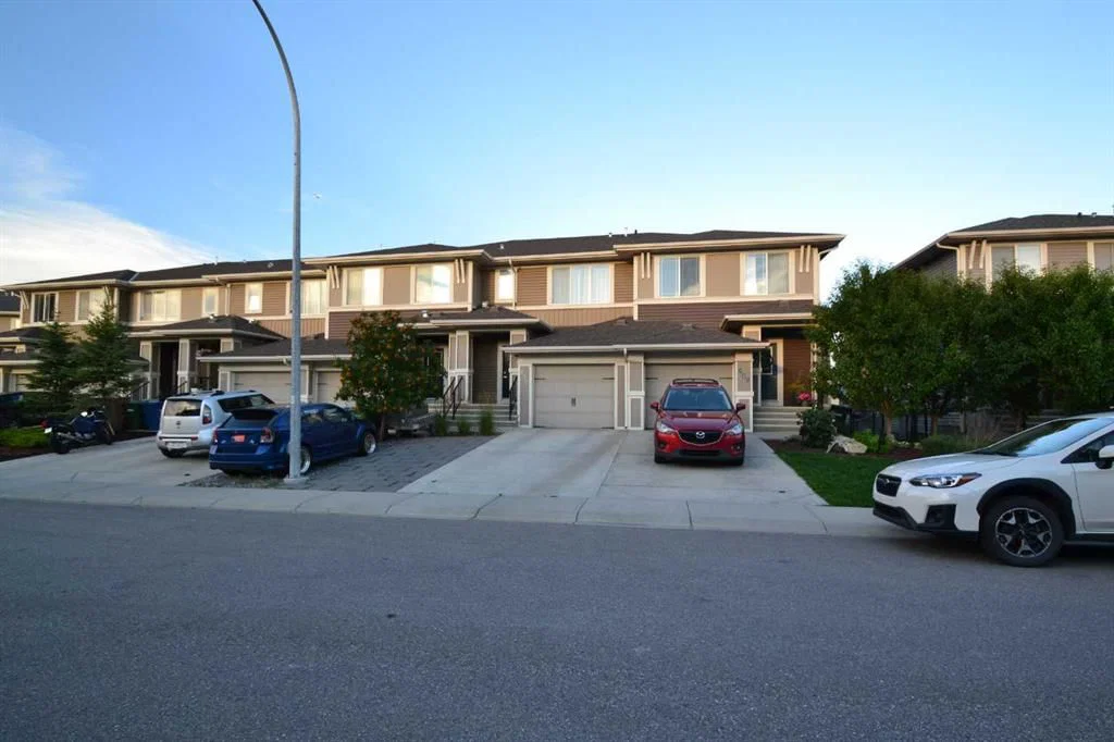 613 Hillcrest Road SW, Airdrie — photo 2 of 39