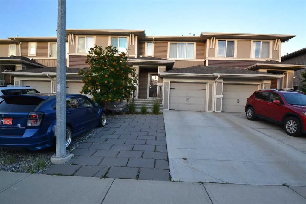 613 Hillcrest Road SW, Airdrie — photo 4 of 39