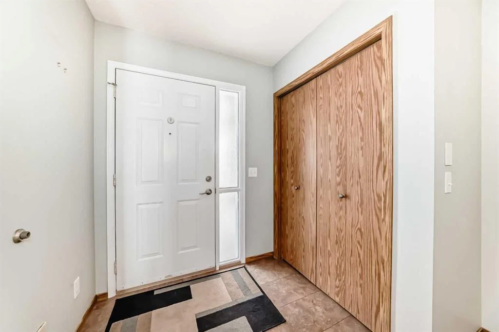16 Edenwold Green NW, Calgary — photo 3 of 37