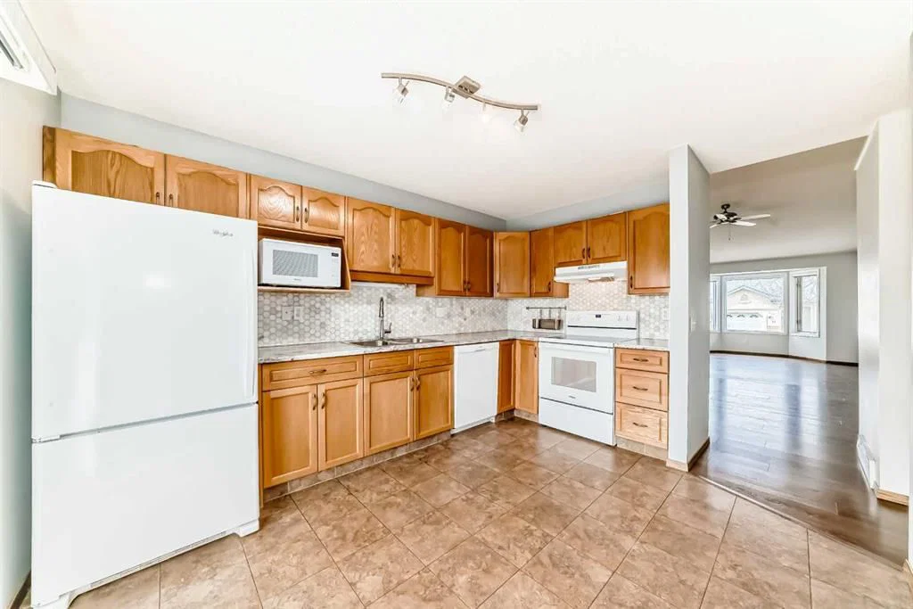 16 Edenwold Green NW, Calgary — photo 4 of 37