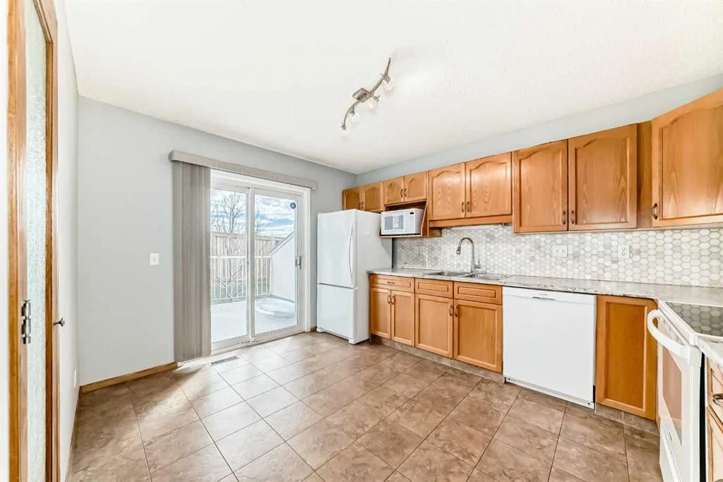 16 Edenwold Green NW, Calgary — photo 5 of 37