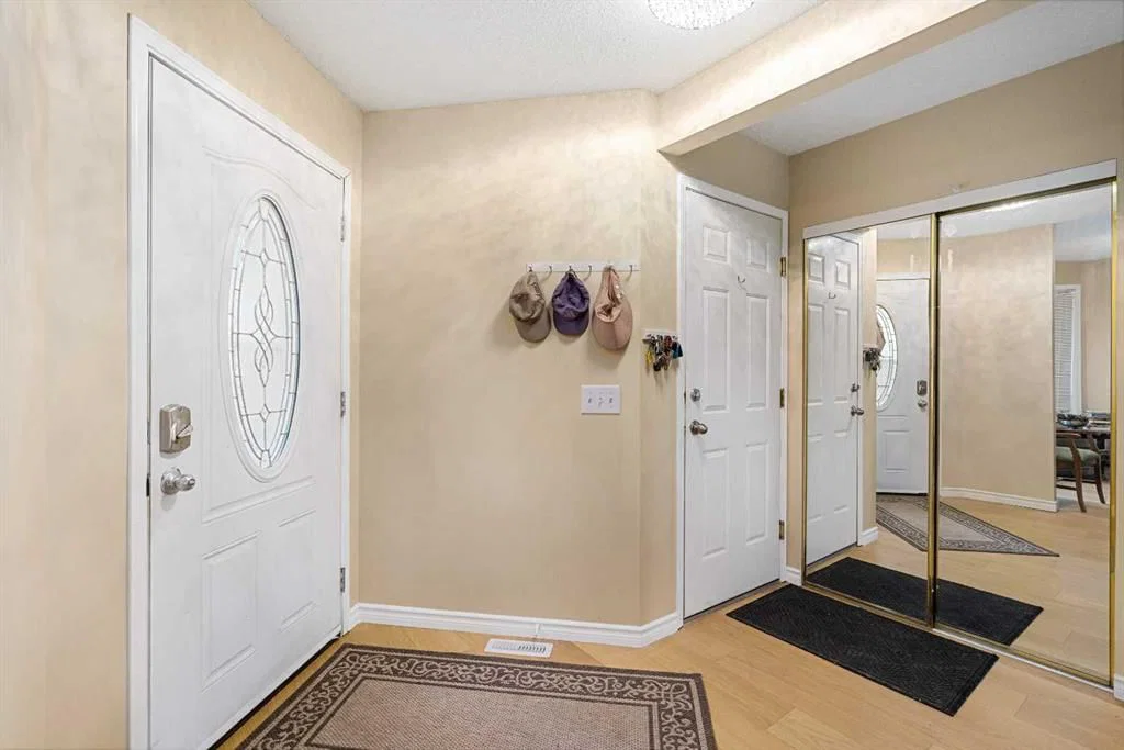 232 Harvest Glen Place NE, Calgary — photo 5 of 37