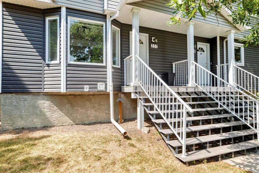 357 Regal Park NE, Calgary — photo 2 of 38