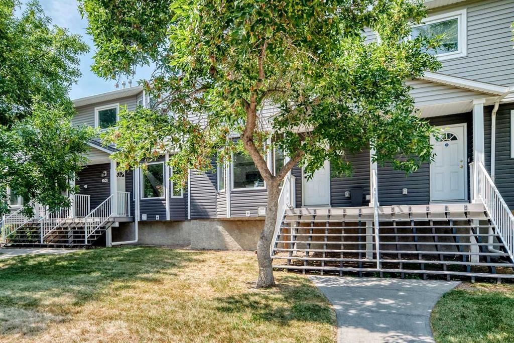 357 Regal Park NE, Calgary — photo 3 of 38