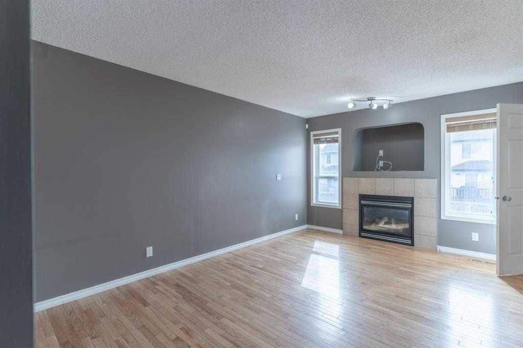 57 Royal Birch Crescent NW, Calgary — photo 3 of 30