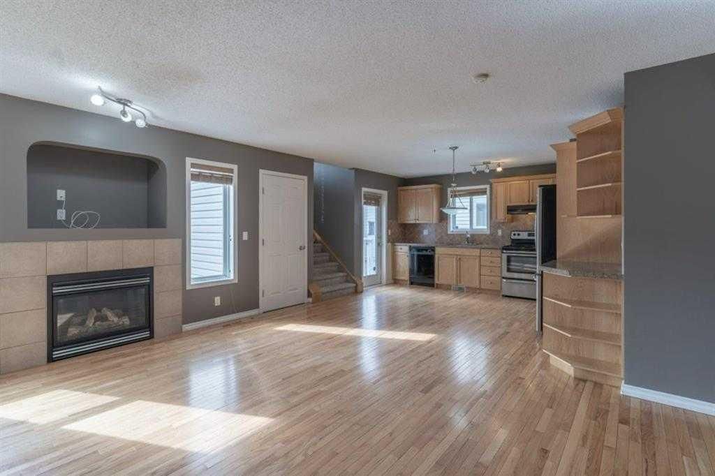 57 Royal Birch Crescent NW, Calgary — photo 4 of 30