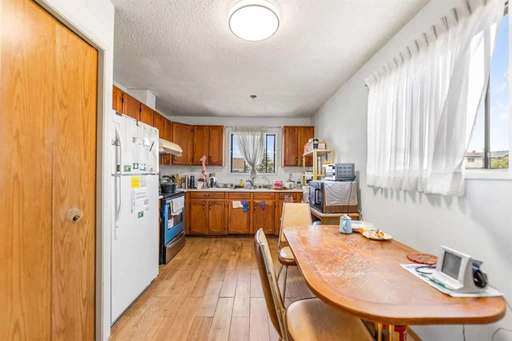 6772 Temple Drive NE, Calgary — photo 4 of 27