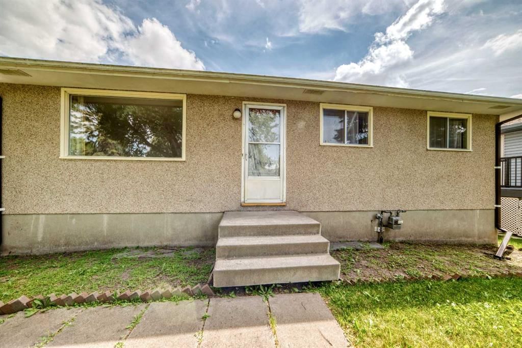 3238 32A Avenue SE, Calgary — photo 4 of 39