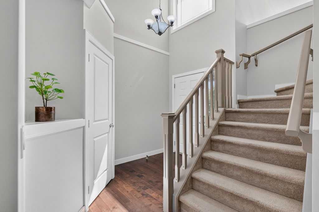 230 Evermeadow Avenue SW, Calgary — photo 3 of 36