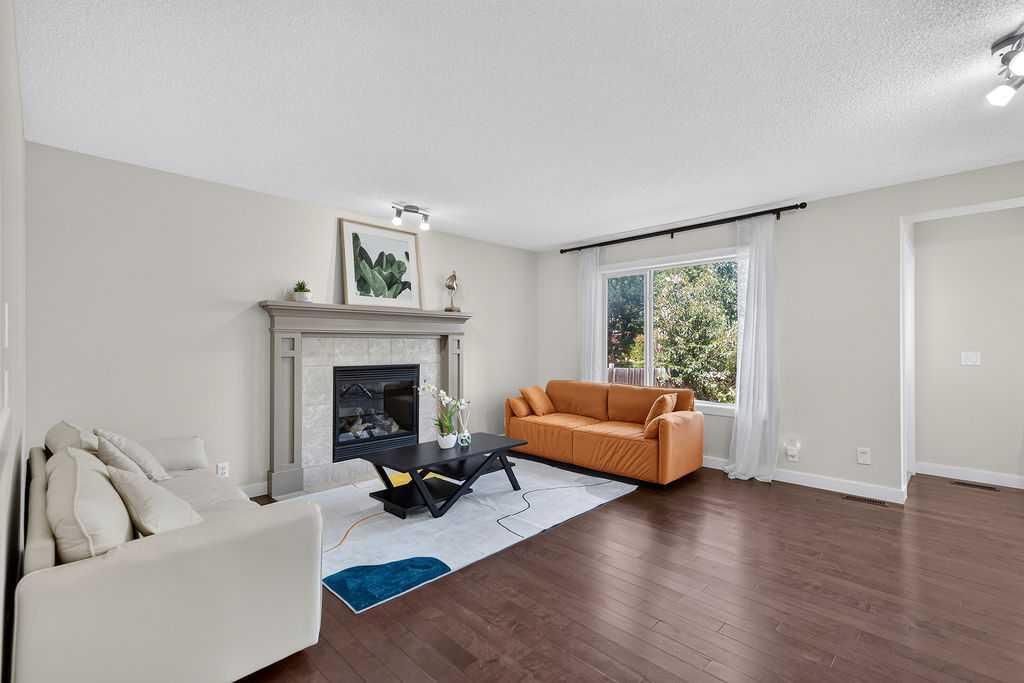 230 Evermeadow Avenue SW, Calgary — photo 4 of 36
