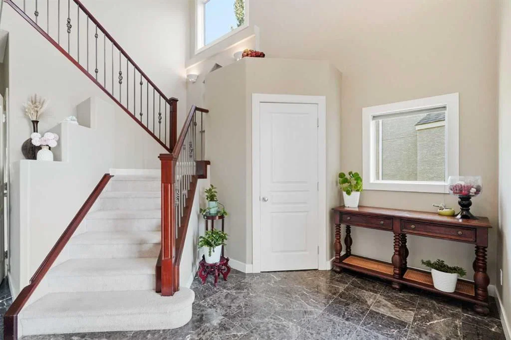 242 Tusslewood Grove NW, Calgary — photo 4 of 44