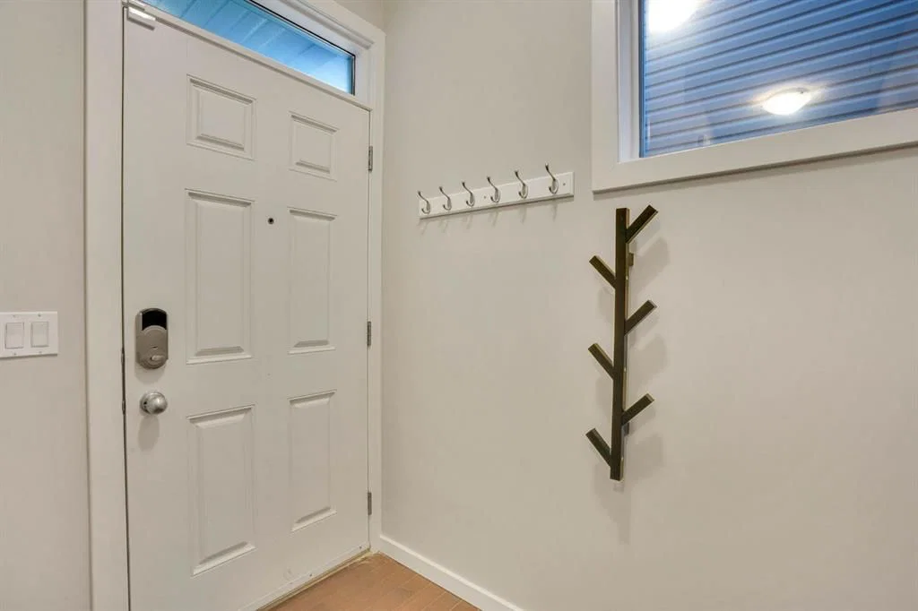 531 Evansborough Way NW, Calgary — photo 3 of 38