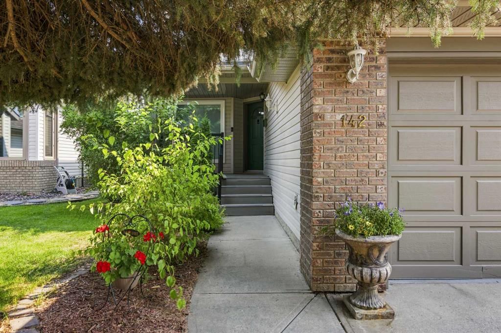 142 Riverview Circle SE, Calgary — photo 3 of 47