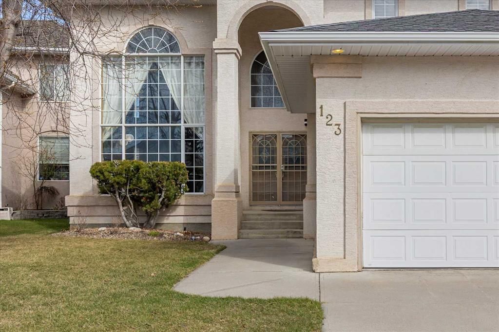 123 Schiller Crescent NW, Calgary — photo 2 of 50