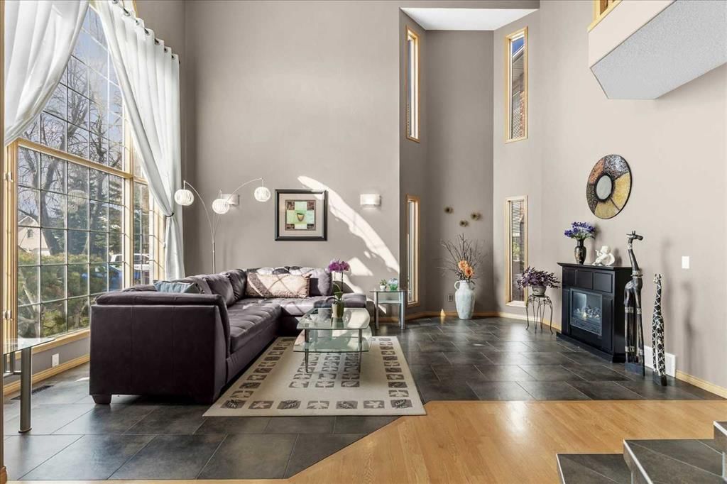 123 Schiller Crescent NW, Calgary — photo 5 of 50