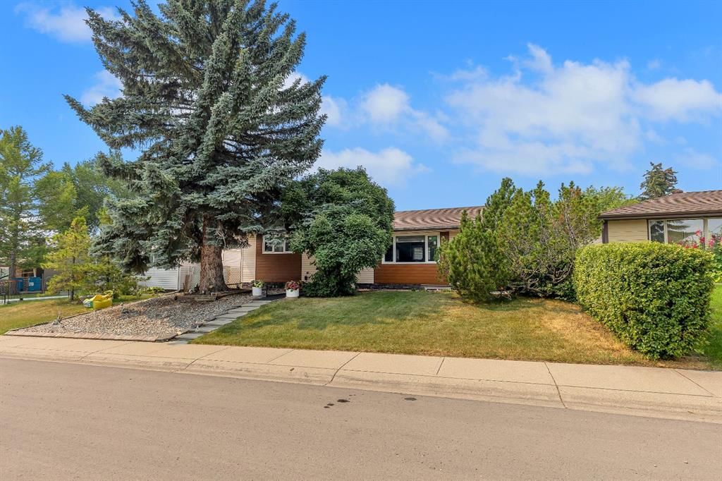 8031 Huntwick Hill NE, Calgary — photo 2 of 44