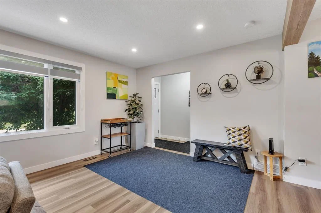 8031 Huntwick Hill NE, Calgary — photo 5 of 44