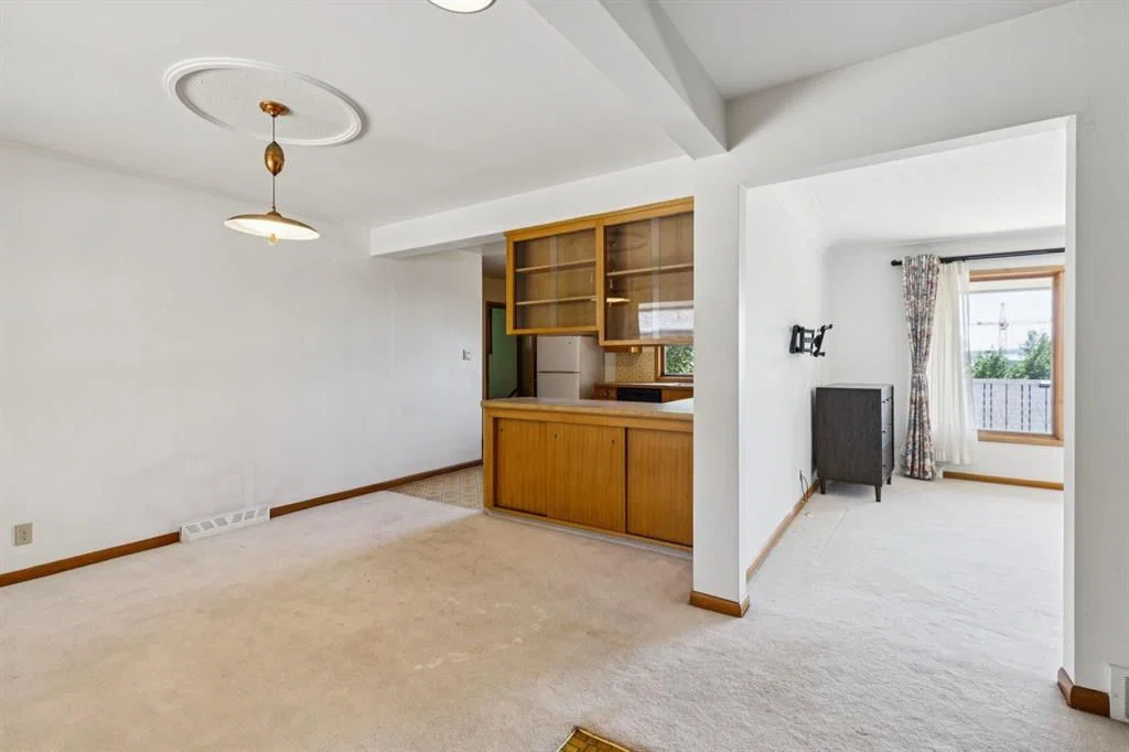 1731 12 Avenue NW, Calgary — photo 4 of 48