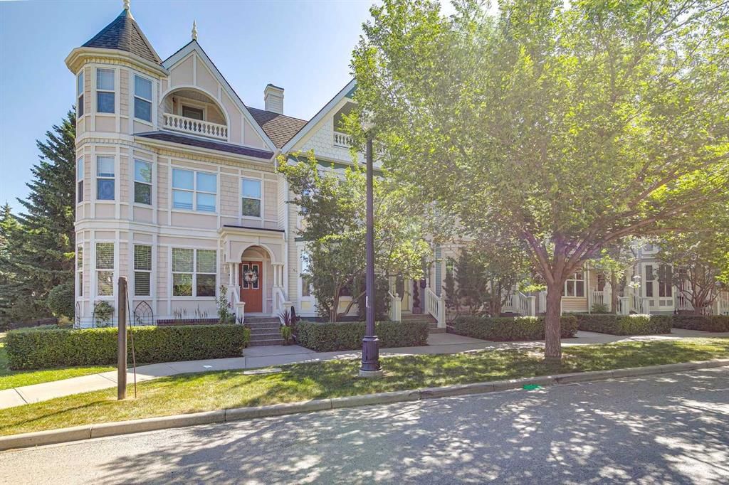 4008 Garrison Boulevard SW, Calgary — photo 2 of 43