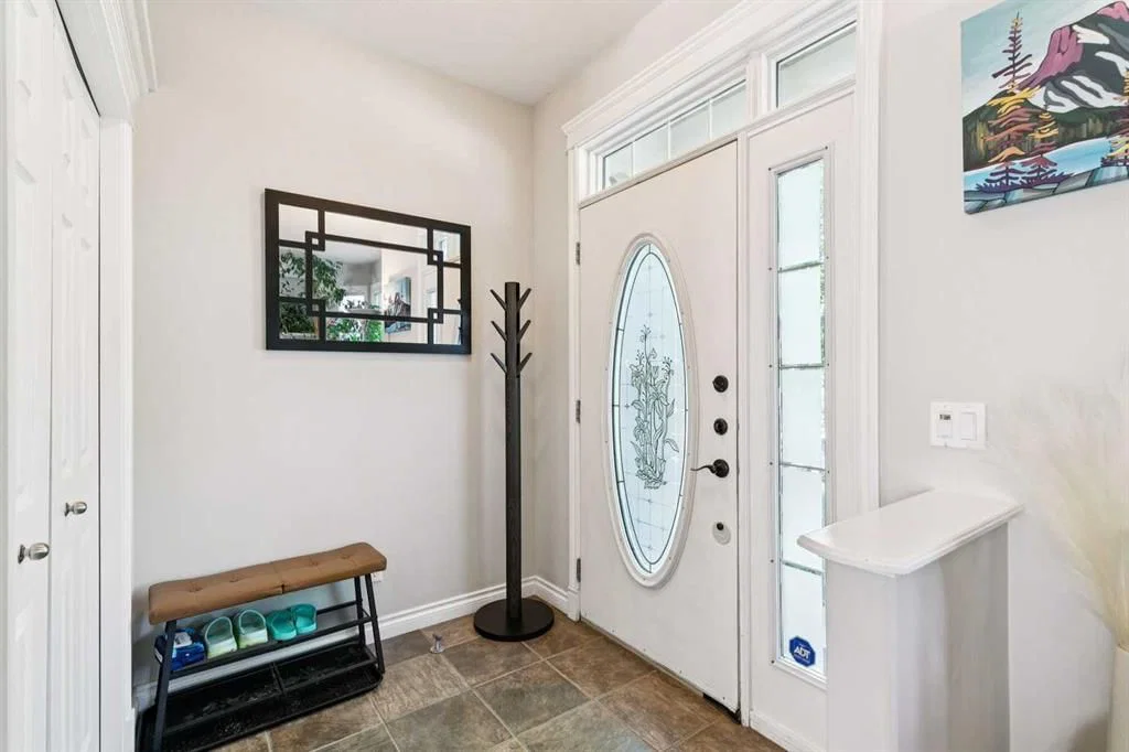 4008 Garrison Boulevard SW, Calgary — photo 4 of 43