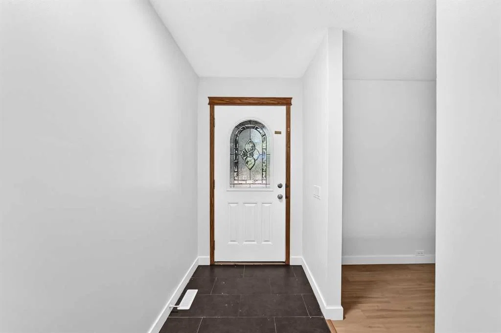 311 72 Avenue NE, Calgary — photo 4 of 50