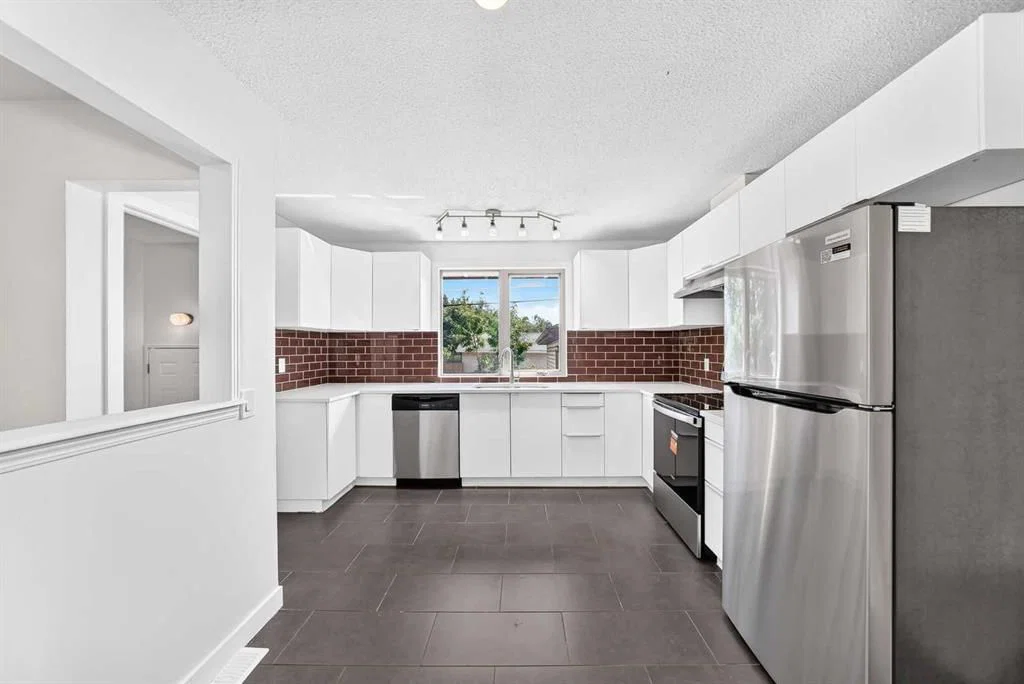 311 72 Avenue NE, Calgary — photo 5 of 50