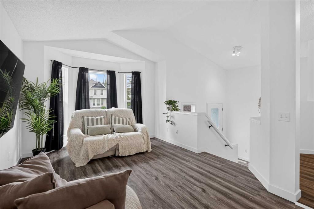 113 Mt Lorette Place SE, Calgary — photo 3 of 49