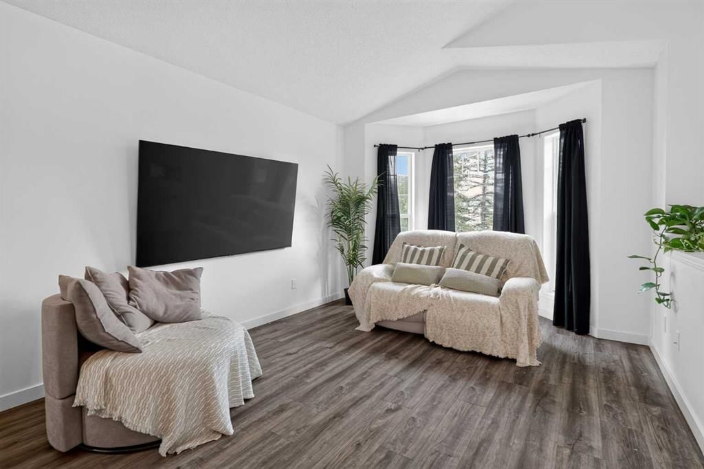 113 Mt Lorette Place SE, Calgary — photo 4 of 49