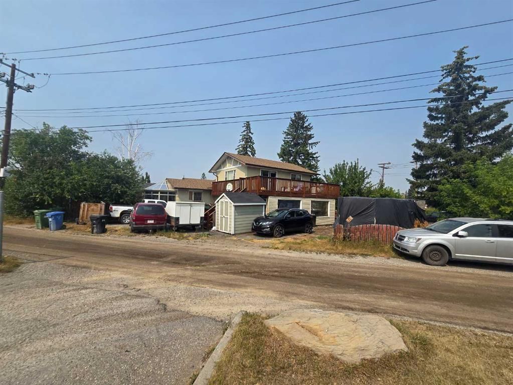 4127 69 Street NW, Calgary — photo 4 of 7