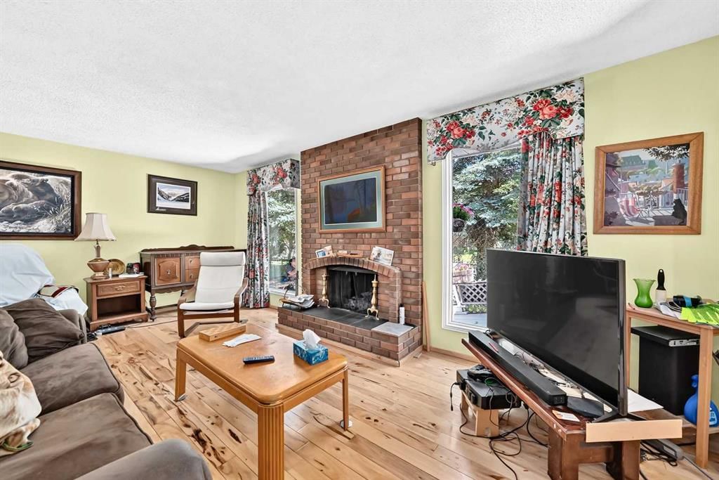 350 Silver Ridge Crescent NW, Calgary — photo 3 of 8