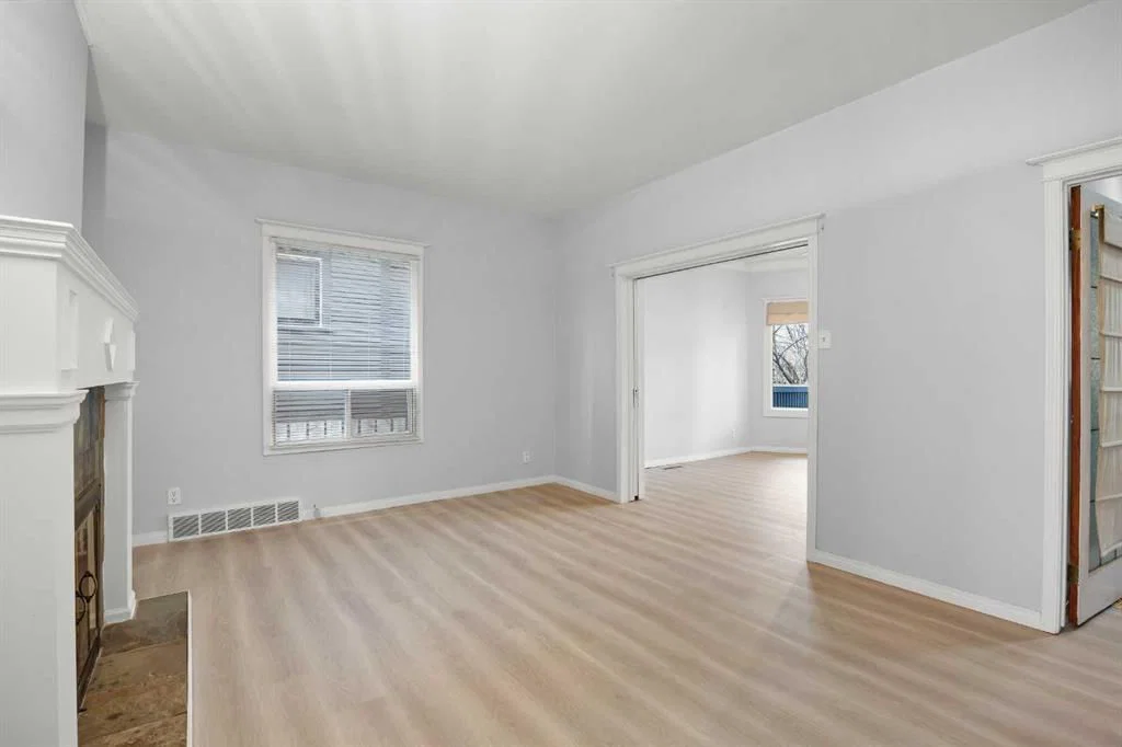 528 21 Avenue SW, Calgary — photo 3 of 46