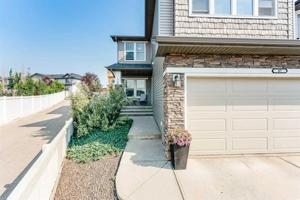 47 Panatella Bay NW, Calgary — photo 2 of 42