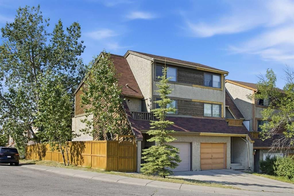 7003 Ranchero Road NW, Calgary — photo 2 of 48