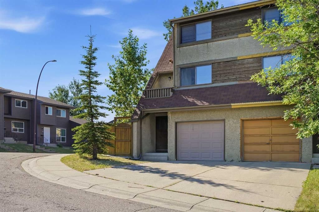 7003 Ranchero Road NW, Calgary — photo 3 of 48