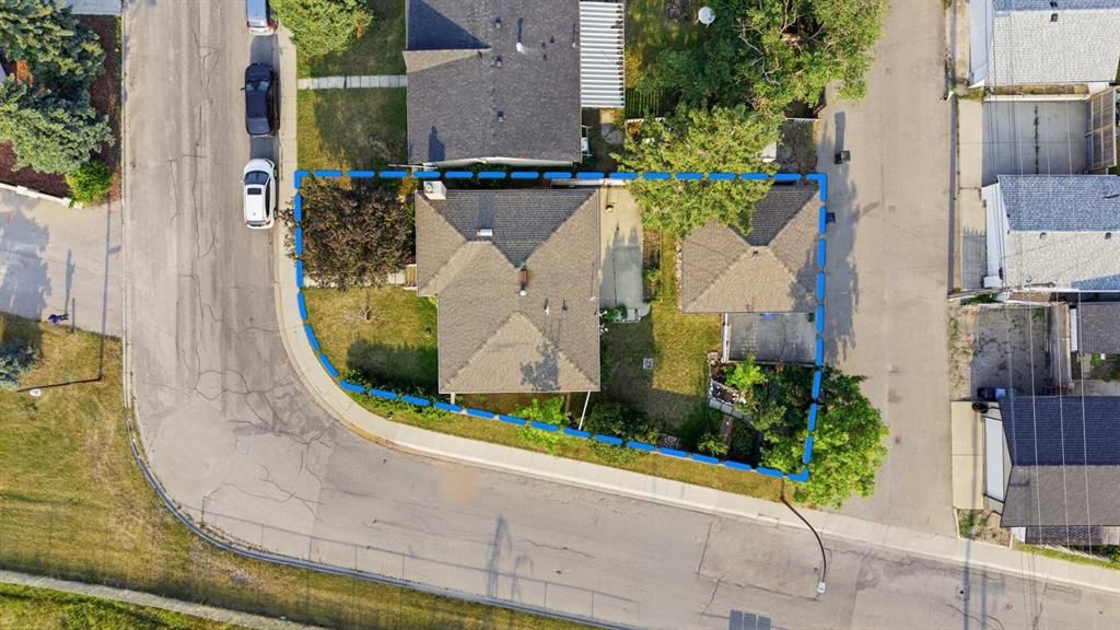 3803 14 Avenue NE, Calgary — main listing photo