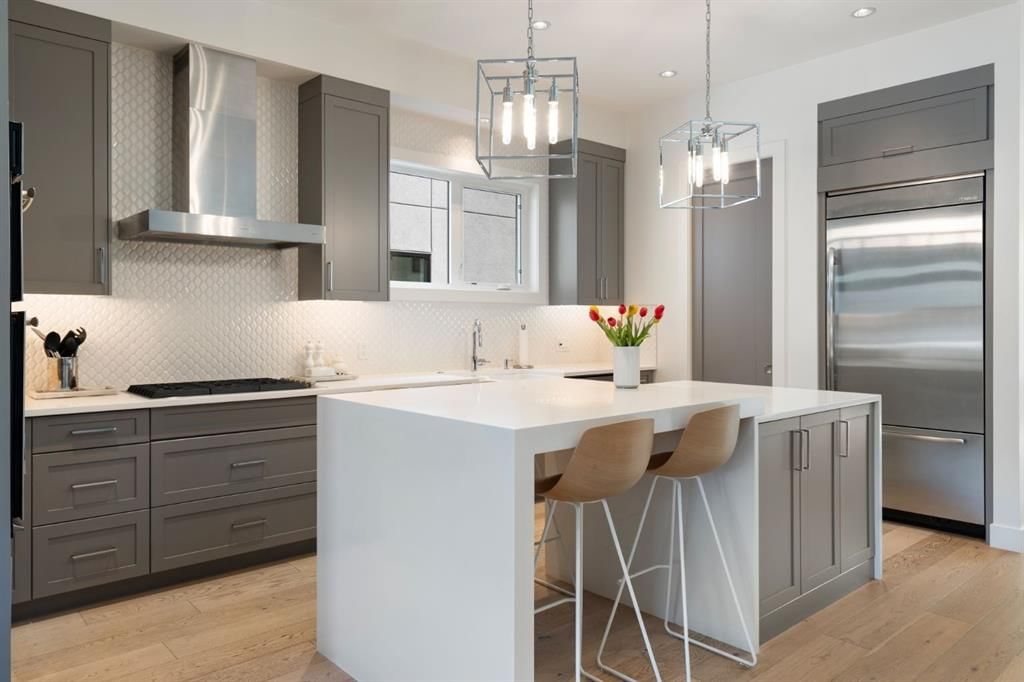 2014 48 Avenue SW, Calgary — photo 2 of 50