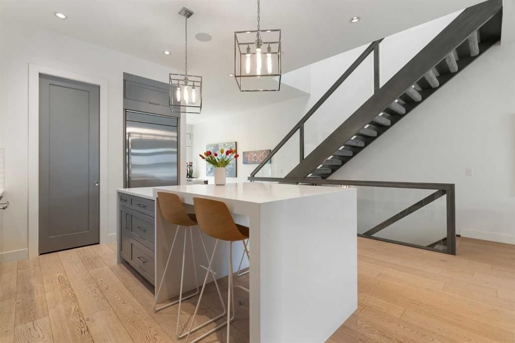 2014 48 Avenue SW, Calgary — photo 4 of 50
