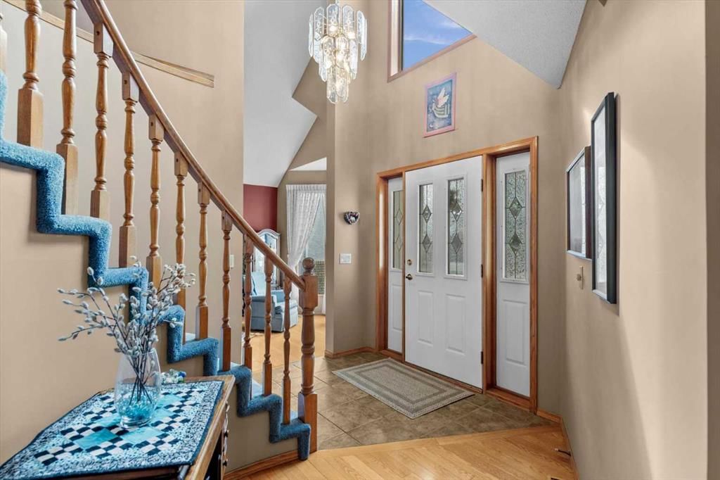 40 Scenic Ridge Place NW, Calgary — photo 4 of 46