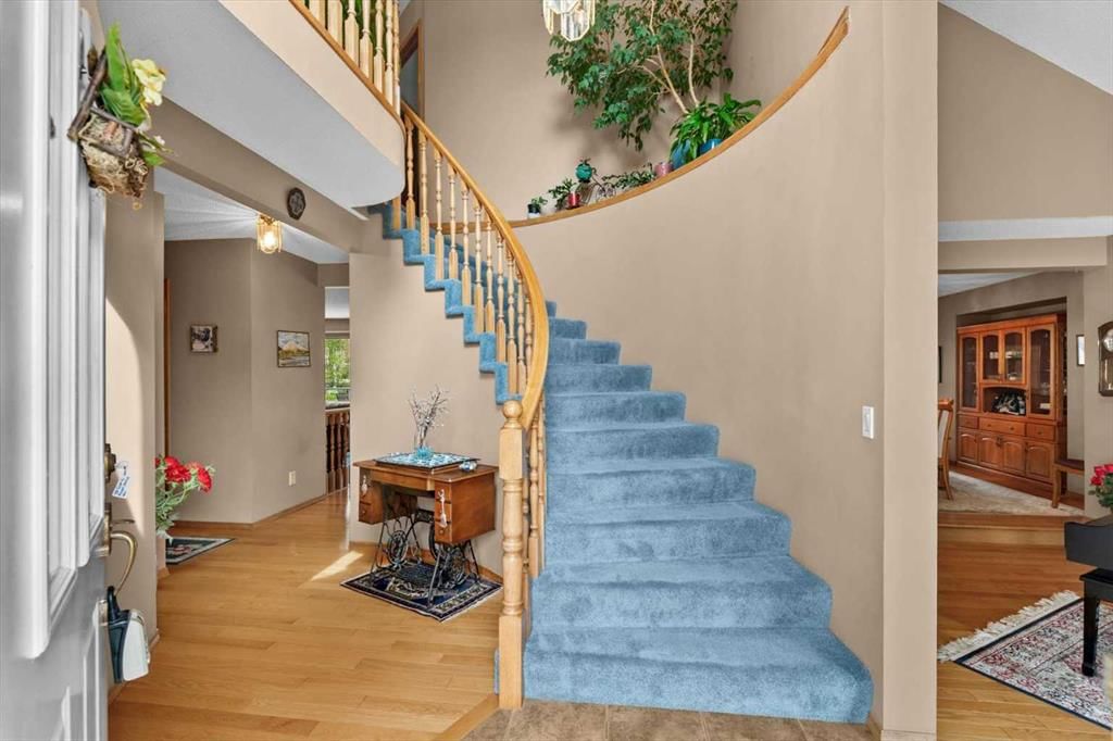 40 Scenic Ridge Place NW, Calgary — photo 5 of 46