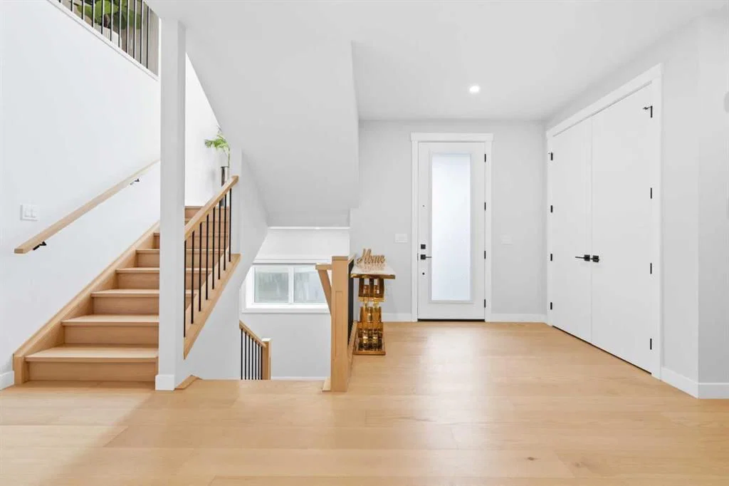 105 Rockhaven Green NW, Calgary — photo 5 of 50