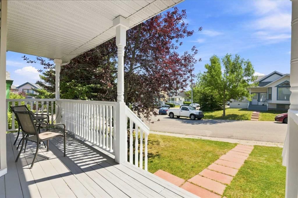 140 Hidden Point NW, Calgary — photo 2 of 43