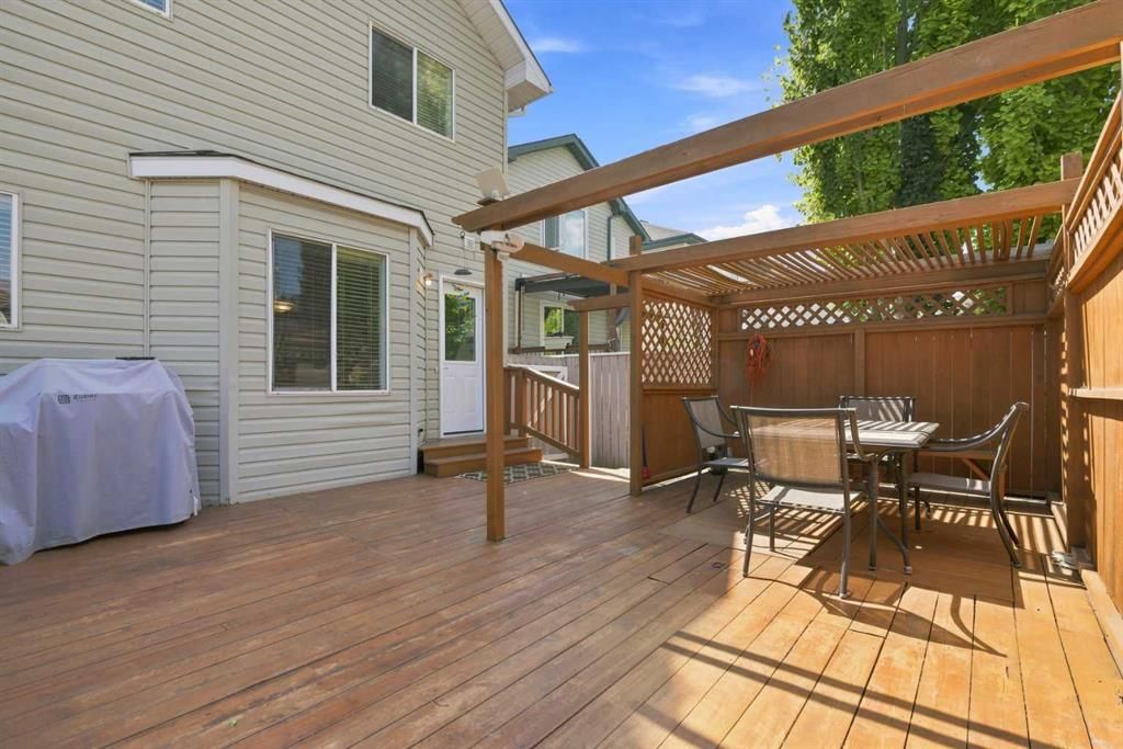140 Hidden Point NW, Calgary — photo 3 of 43