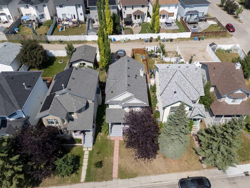 140 Hidden Point NW, Calgary — photo 4 of 43