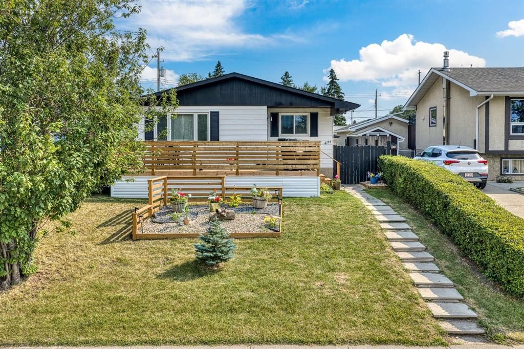 4123 30 Avenue SE, Calgary — photo 2 of 38