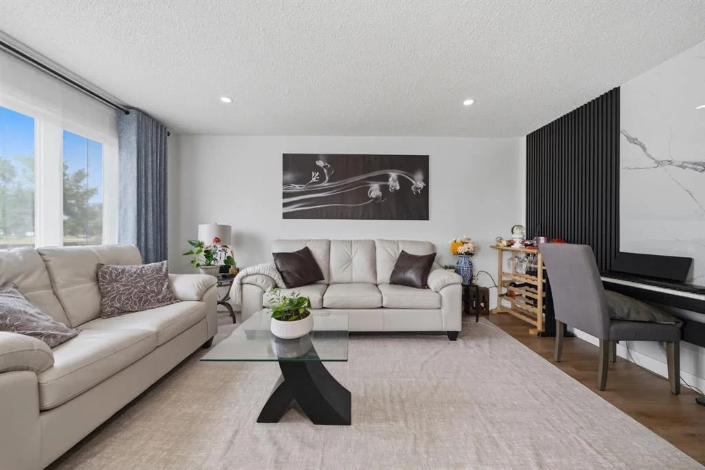 4123 30 Avenue SE, Calgary — photo 4 of 38