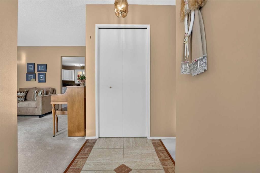 172 Queensland Road SE, Calgary — photo 2 of 50